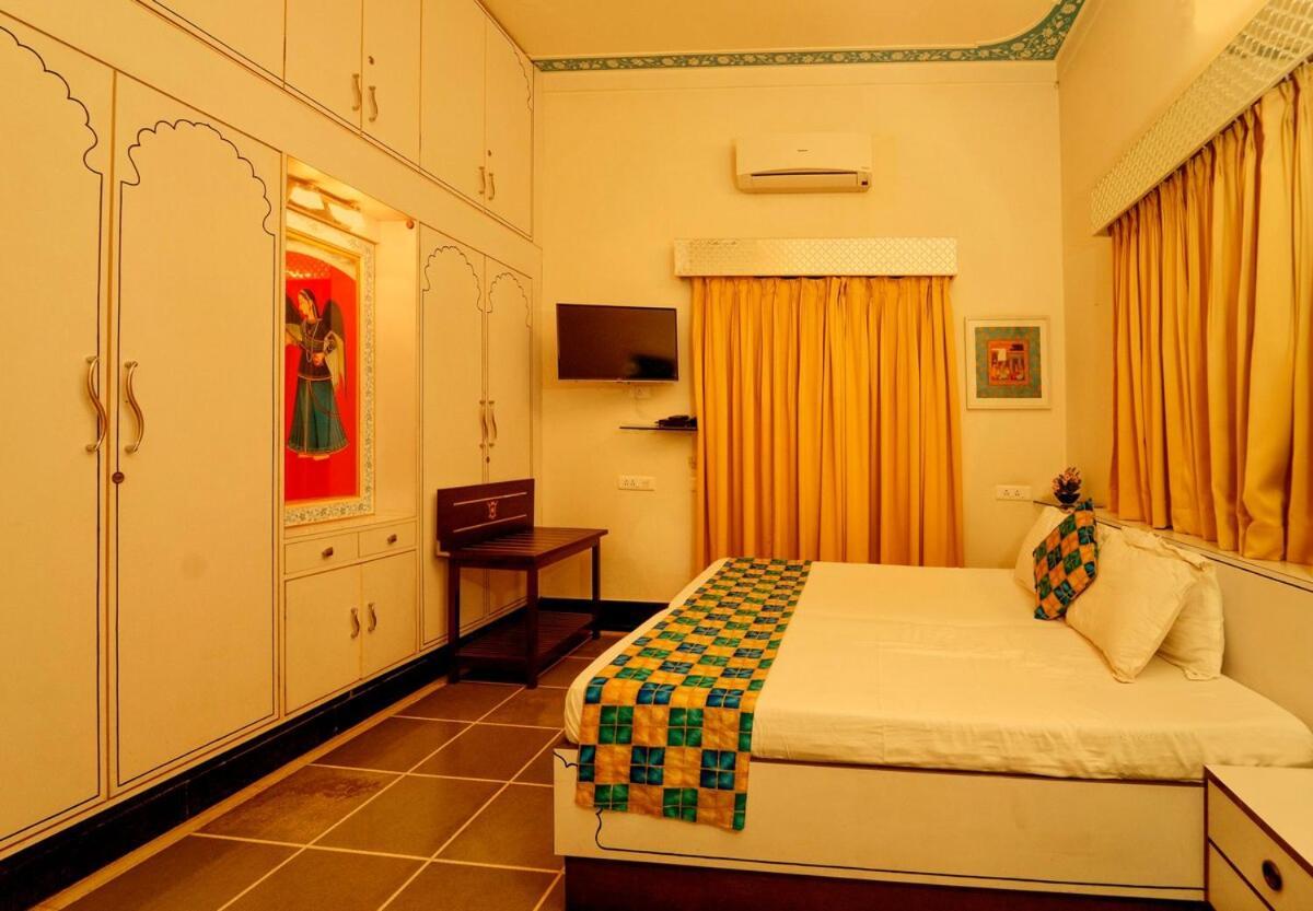 Santosh Villa - The House Of Antiques And Art Udaipur Exterior foto