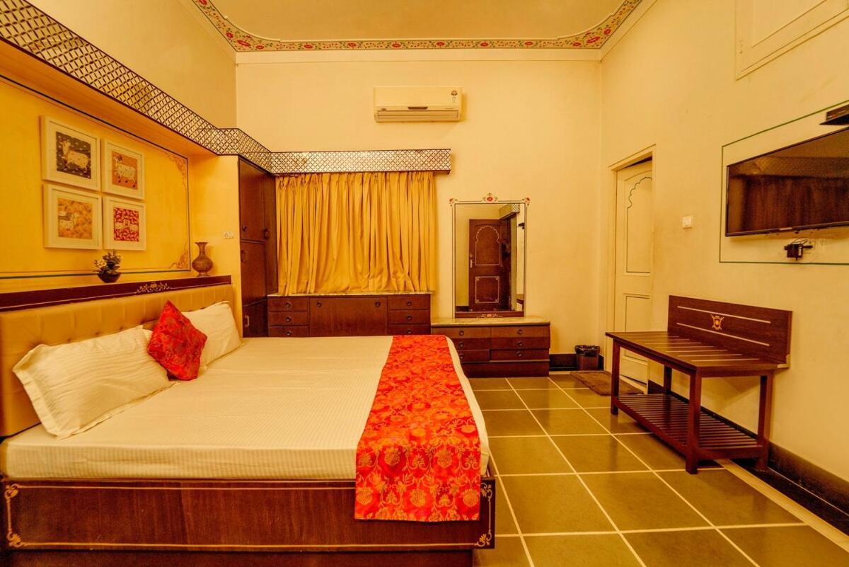 Santosh Villa - The House Of Antiques And Art Udaipur Exterior foto
